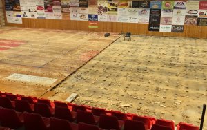 Ξεκίνησε η αντικατάσταση του παρκέ στο κλειστό γυμναστήριο Ληξουρίου