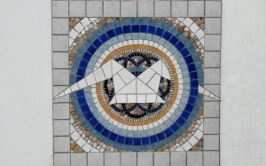 Διαφύλαξη ψηφιδωτού έργου της Μαριάνας Βαλλιάνου στον αερολιμένα Κεφαλονιάς (εικόνα)