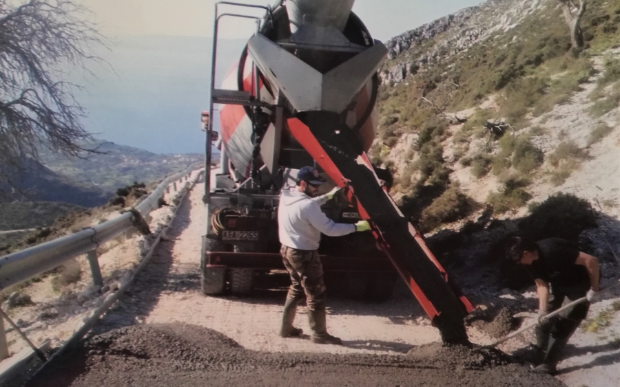 Ευχαριστούμε όσους βοήθησαν για την τσιμεντόστρωση του δρόμου Αργίνια – Ι.Μ. Ζωοδόχου Πηγής (εικόνες)