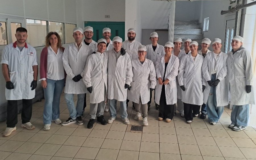 Οι φοιτητές του Ιονίου Πανεπιστημίου γνωρίζουν από κοντά την παραγωγή κρέατος στη Βιοτεχνία ΑΦΟΙ ΔΕΛΗΚΩΣΤΟΠΟΥΛΟΙ