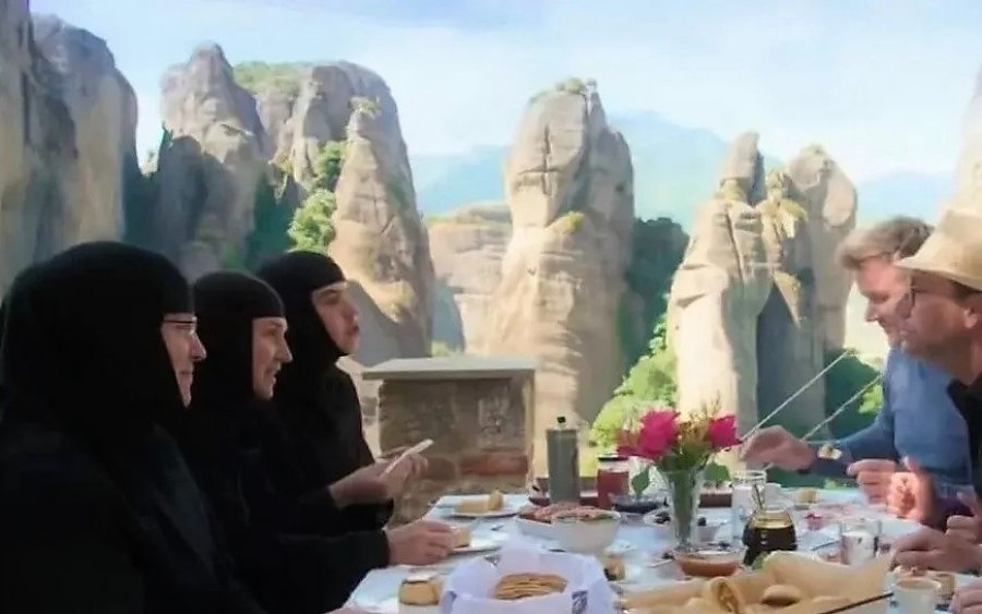 Μετέωρα: O Γκόρντον Ράμσεϊ γευματίζει με μοναχές και επισκέπτεται μελίσσια (vid)