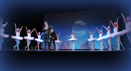 Μπήκαμε στις πρόβες της «Λίμνης των Κύκνων»!