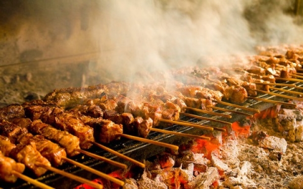 Ο εμπορικός σύλλογος η "ΚΡΑΝΗ" σας καλεί να τσικνίσετε!