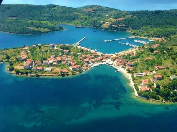 Aggelos Travel : Ημερήσια εκδρομή στα Τριζόνια