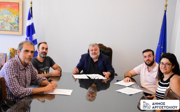 Δήμος Αργοστολίου: Τις συμβάσεις δύο νέων έργων ύψους 4 εκ € υπέγραψε ο Θεόφιλος Μιχαλάτος