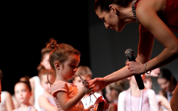 Με μεγάλη επιτυχία η χριστουγεννιάτικη γιορτή της σχολής χορού «Art & Style» Dance School Γαλιατσάτου Όλγα (εικόνες)