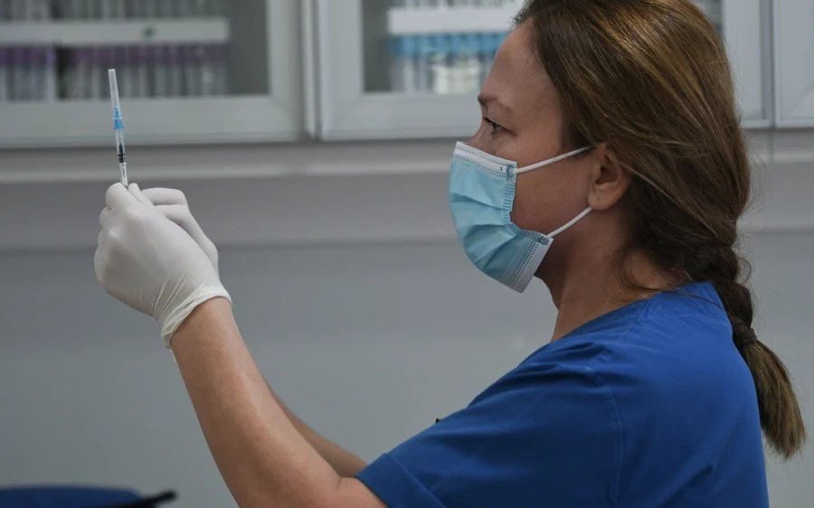 Ισραήλ: Ξεκίνησε η τέταρτη δόση εμβολίου για τους άνω των 60 ετών