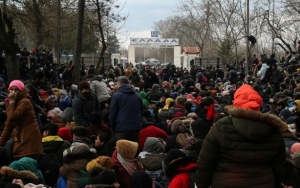 «Ασφυκτικό» το κλίμα στον Εβρο: 9.972 μετανάστες επιχείρησαν να μπουν στην Ελλάδα σε μια μέρα