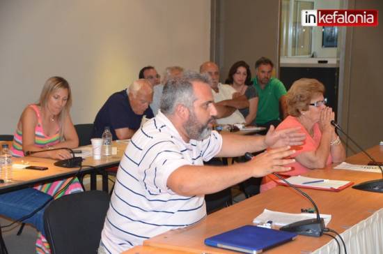 Οι χαμένες "Γαλάζιες Σημαίες" και η υποβάθμιση του Πόρου από τη μη ύπαρξη ναυαγοσώστη