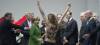 Γυμνόστηθη διαμαρτυρία μπροστά στη Μέρκελ και τον Πούτιν- Τα 'χασε η καγκελάριος [εικόνα]