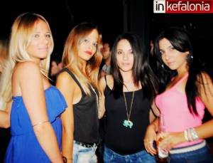 Μέγα πλήθος, μέγα πάθος στο Bass Club!