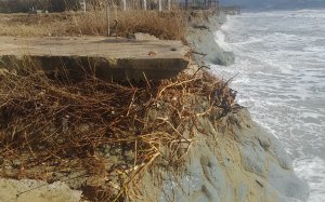 Δ. Αραβαντινός: Δραματική διάβρωση στην ακτογραμμή Μέγα Λάκκος – Ξί: Ερωτήματα για την απουσία παρεμβάσεων