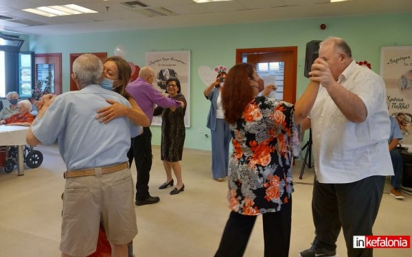 Κέφι, λουλούδια και χοροί! Το Δημοτικό Γηροκομείο Αργοστολίου γιόρτασε την Παγκόσμια Ημέρα Τρίτης Ηλικίας!