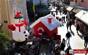 Γιορτινό το Λιθόστρωτο και η Πλατεία Αργοστολίου με βασιλίτσες, κάλαντα, φιλαρμονικές! (εικόνες + video)