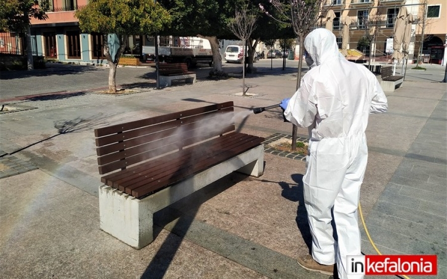 Κορονοϊός: Ξεκίνησε τις απολυμάνσεις σε εξωτερικούς χώρους ο Δήμος Αργοστολίου (εικόνες + video)