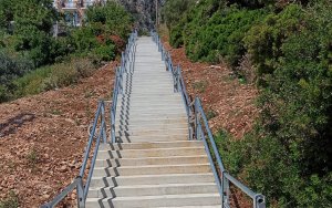 Αλλάζει εικόνα ο Πόρος - Μπήκαν οι κουπαστές, σύντομα θα μπουν και φωτιστικά