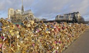 Παρίσι: Δείτε με τι αντικατέστησαν τους 45 τόνους λουκετάκια του έρωτα από την περίφημη γέφυρα