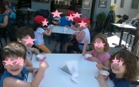 Τα παιδιά από το "ΚΟΚΚΙΝΟ ΜΠΑΛΟΝΙ" απόλαυσαν ένα δροσιστικό παγωτό