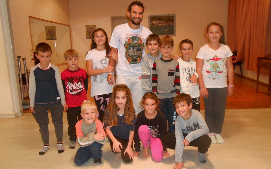 Μαθήματα Capoeira στον Πολιτιστικό Σύλλογο Αγίας Ευφημίας "ΤΟ ΦΑΝΑΡΙ"