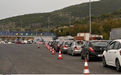 Αρση μέτρων: Μεγάλη έξοδος των Αθηναίων - Xωρίς προβλήματα το πρώτο «ελεύθερο» Σαββατοκύριακο