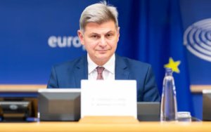 Φαραντούρης: «Ανένδοτος αγώνας» για funds–servicers και τα κτηματολογικά δεδομένα