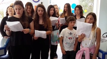 Τα Πάθη Του Χριστού από τα κορίτσια του συλλόγου "ΠΗΝΕΛΟΠΗ" (βίντεο)