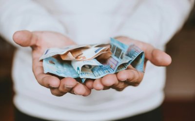 ΟΠΕΚΑ - ΟΑΕΔ: Μετρητά τέλος για τα επιδόματα, έρχονται προπληρωμένες κάρτες
