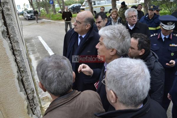 Αποδοκιμάστηκε στο Ληξούρι ο Δένδιας (video)