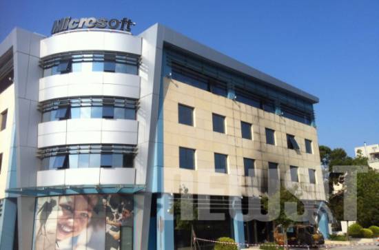Εμπρηστική επίθεση στα γραφεία της Microsoft στο Μαρούσι 