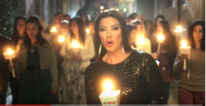 Η Άντζελα στη διαφήμιση Jumbo για το Πάσχα σπάει τα... ρεκόρ! (vid)