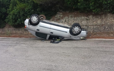 Τροχαίο με ανατροπή οχήματος στο Αργοστόλι (εικόνα)