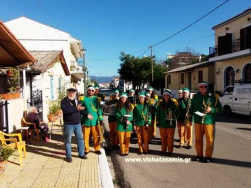 Χριστουγεννιάτικα κάλαντα από την Φιλαρμονική Σάμης &quot;Θέμος Αμούργης&quot;