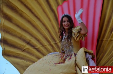 Κέφι και μπρίο στο καρναβάλι του Πόρου (εικόνες + video)