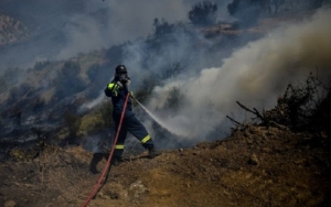 Άμεση κινητοποίηση για την φωτιά στον Καραβάδο