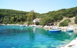 Στα σκουπίδια επιχειρεί να πετάξει η Δημοτική Αρχή την απαίτηση των κατοίκων του Αθέρα να μην κατεδαφιστεί το αλιευτικό καταφύγιο