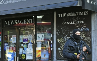 Εφιάλτης την Black Friday: Επιθέσεις με μαχαίρι σε Λονδίνο και Χάγη