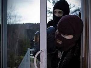 Ληστεία με χρήση βίας σε οικία στα Ραζάτα