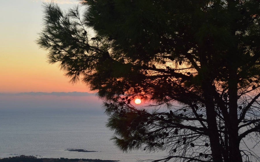 Το τελευταίο δειλινό του Σεπτέμβρη από την Καλλιθέα (εικόνες)