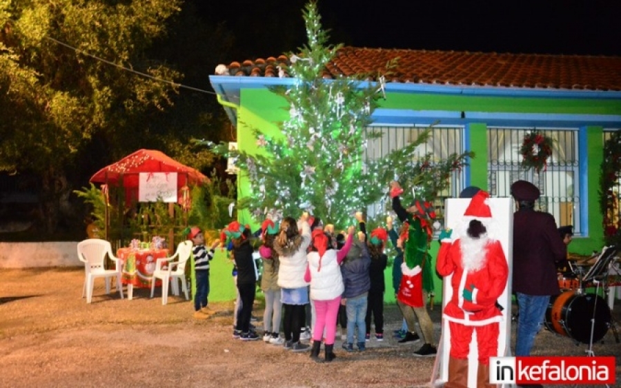 Μελωδικό το άναμμα του Χριστουγεννιάτικου Δέντρου στα Σπαρτιά (εικόνες + video)