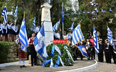 Η Κατάθεση στεφάνων στο Μνημείο των Ηρώων στο Νάπιερ