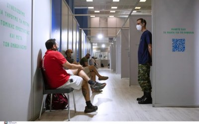 Εμβολιασμός: Τρίτη δόση για όλους, ποιοι δεν χρειάζονται