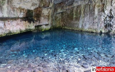 Ζερβάτη: Το μαγευτικό «Γαλάζιο Σπήλαιο» της Σάμης