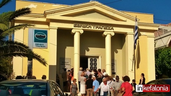 Τράπεζες: Νέες σημαντικές αλλαγές στα όρια αναλήψεων - Τέλος οι ουρές για τα 420 ευρώ εβδομαδιαίως
