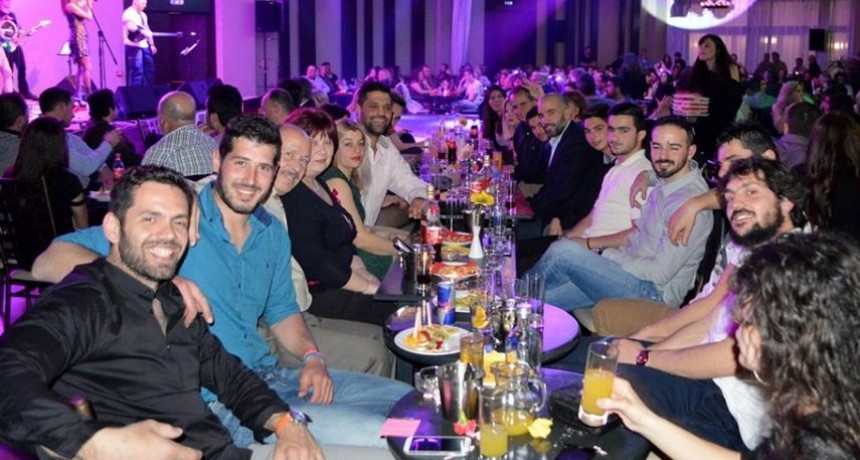 Γλέντησε την άνοδο στον Ίμβριο ο ΑΣΚ! Χαμός στην πίστα με το ζεϊμπέκικο του «Βάλλια»!
