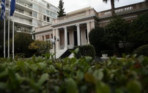 Κορονοϊός: Σύσκεψη σε λίγη ώρα στο Μαξίμου, σφράγισμα χερσαίων συνόρων και πιο αυστηρό lockdown στο τραπέζι