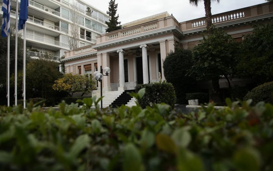 Κορονοϊός: Σύσκεψη σε λίγη ώρα στο Μαξίμου, σφράγισμα χερσαίων συνόρων και πιο αυστηρό lockdown στο τραπέζι