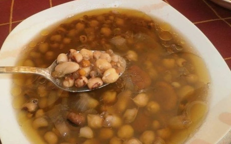 Κεφαλονίτικες Ρετσέτες και Παράδοση: Η Νιόβη Καμπίτση εξηγεί πως μαγειρεύονται και γιατί τρώμε μπουρμπουρέλια