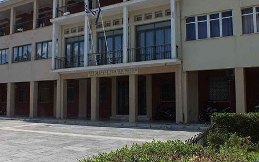 Εργαζόμενοι αντιπεριφέρειας: “Ο Αντιπεριφερειάρχης δεν απαντά στα αιτήματά μας” (COSMOS 96,5)