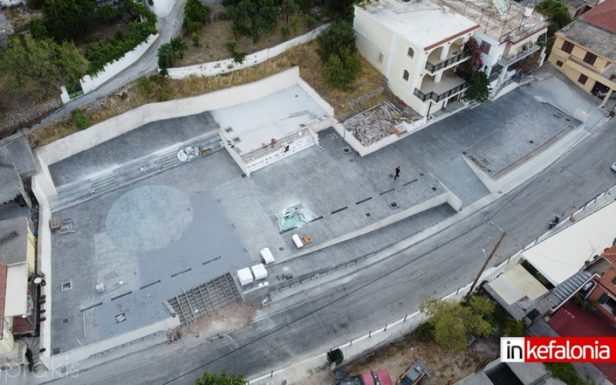 Ολοκληρώνεται η νέα πλατεία των Βλαχάτων (Εικόνες από ψηλά)