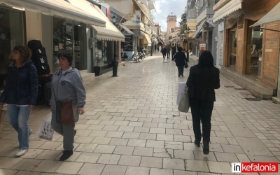 Γέμισε το Αργοστόλι με προσφορές για την «Μαύρη Παρασκευή»! (εικόνες)